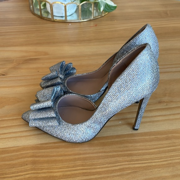 NEW! Betsy Johnson Women's Prince d'Orsay Evening Pumps in Silver Glitter - Picture 4 of 11